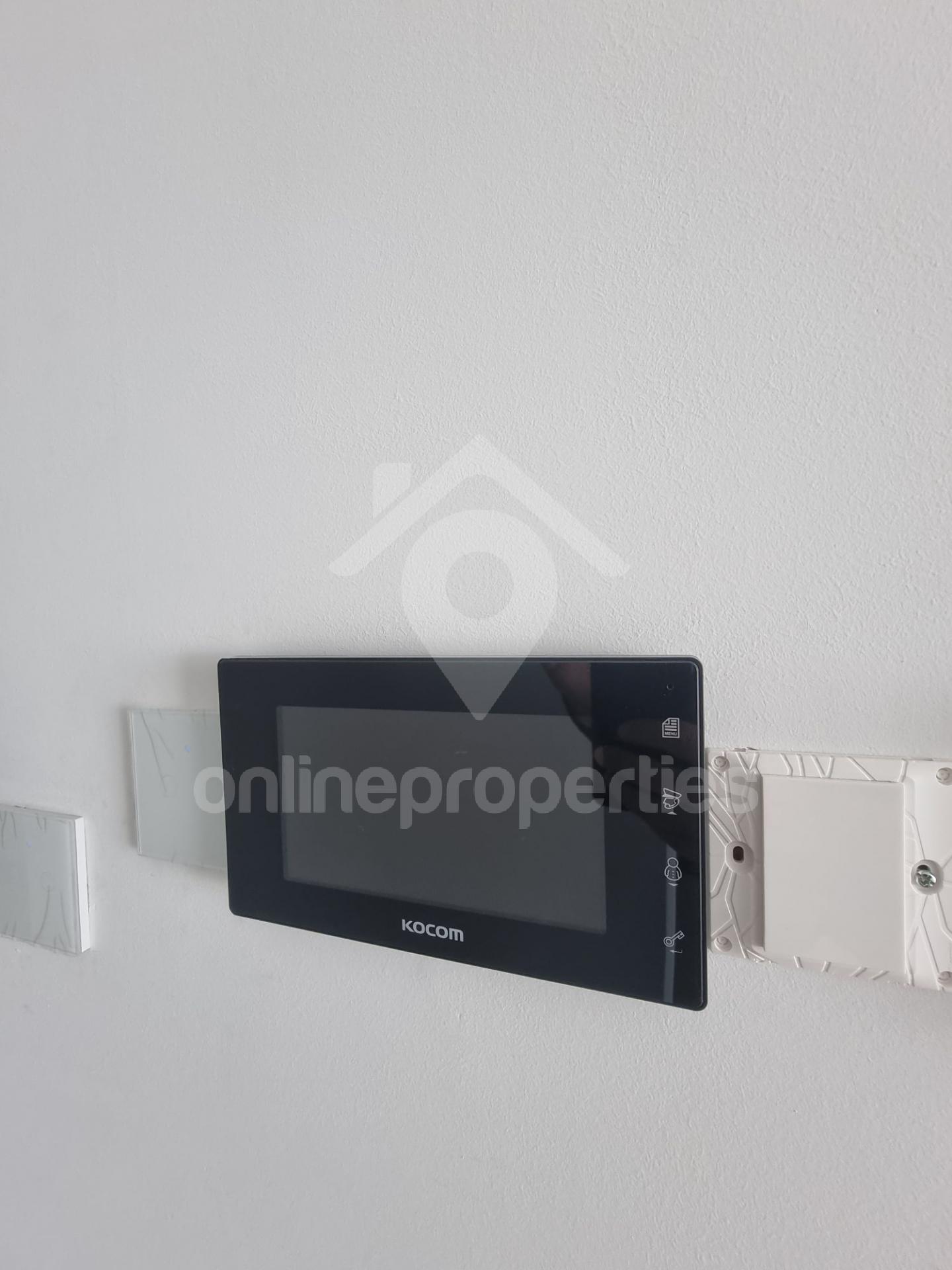 To change image, hover mouse over thumbnails below