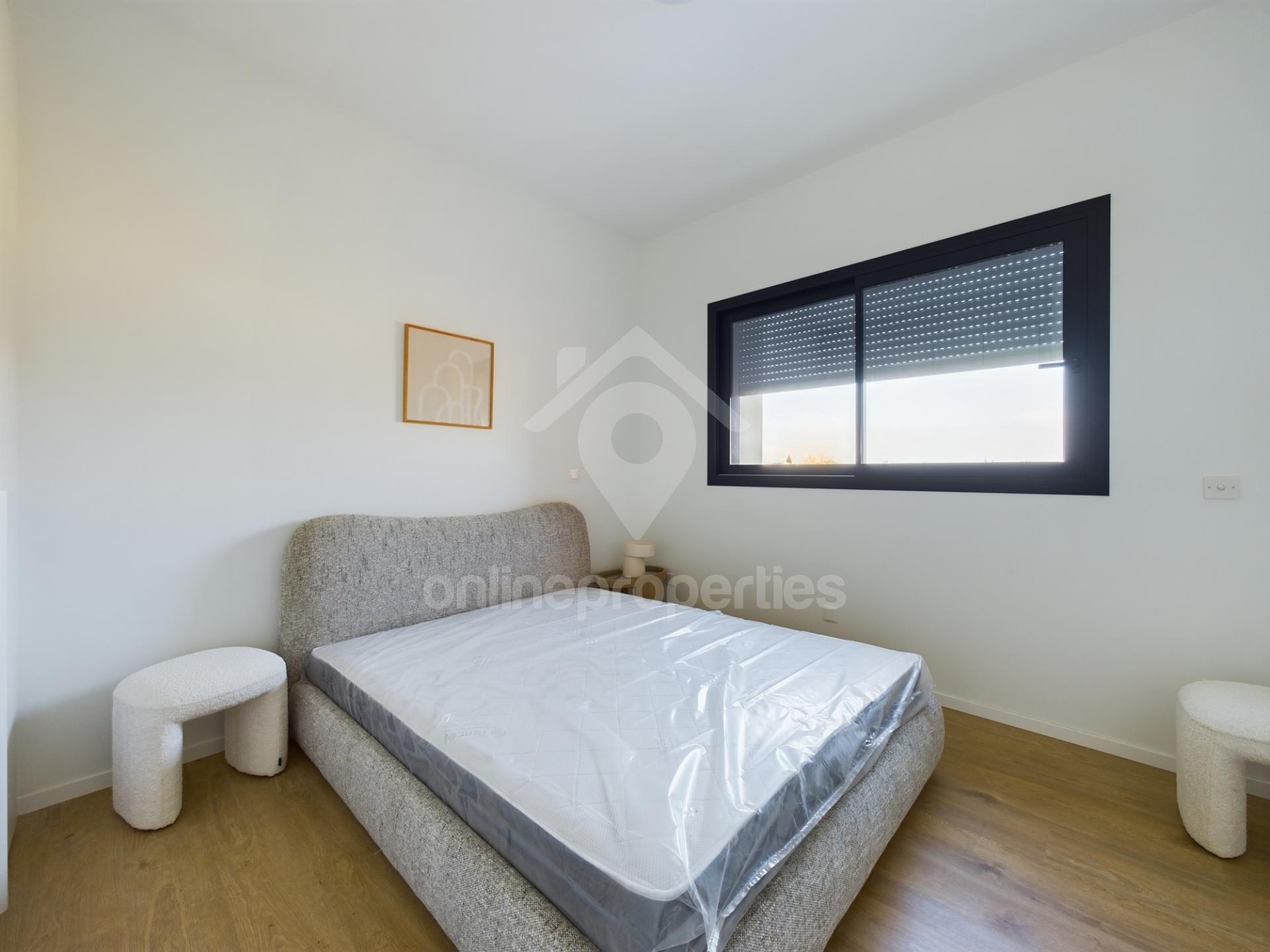 To change image, hover mouse over thumbnails below