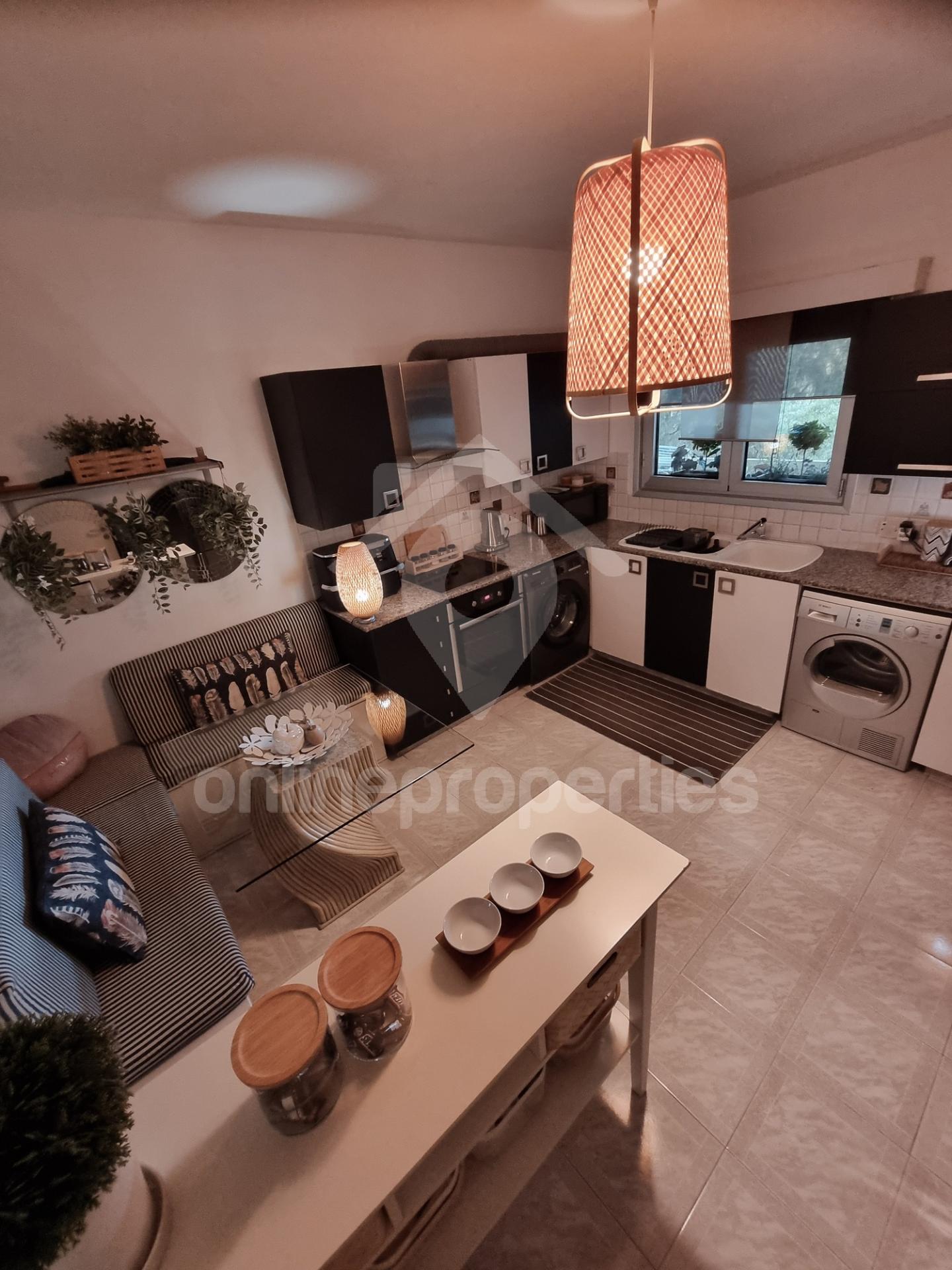 To change image, hover mouse over thumbnails below