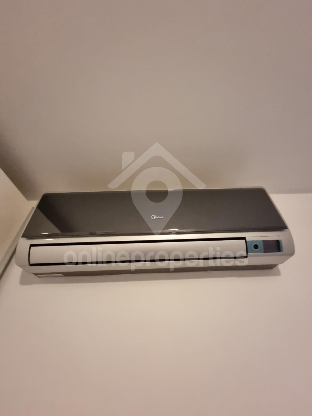 To change image, hover mouse over thumbnails below