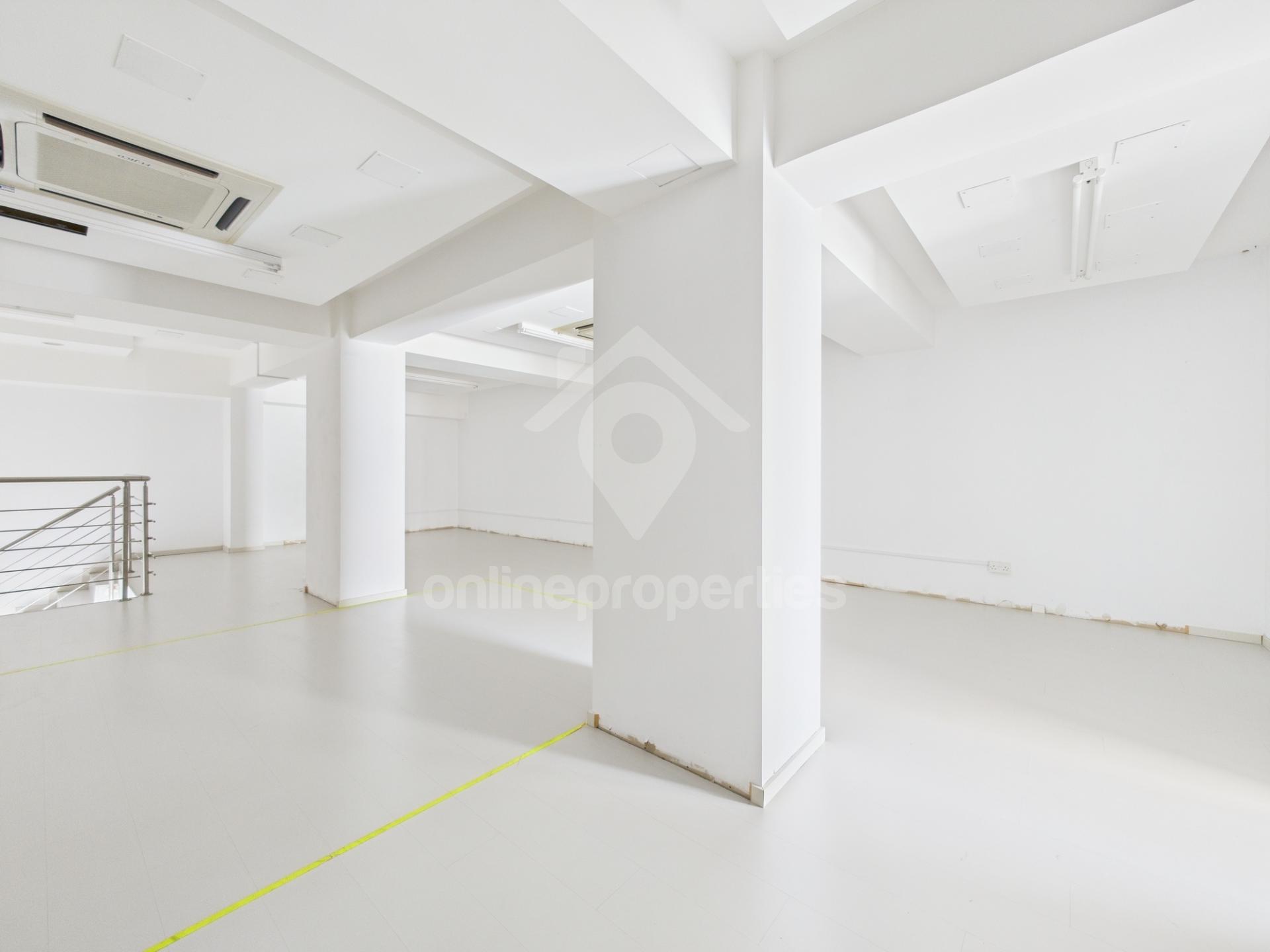 To change image, hover mouse over thumbnails below