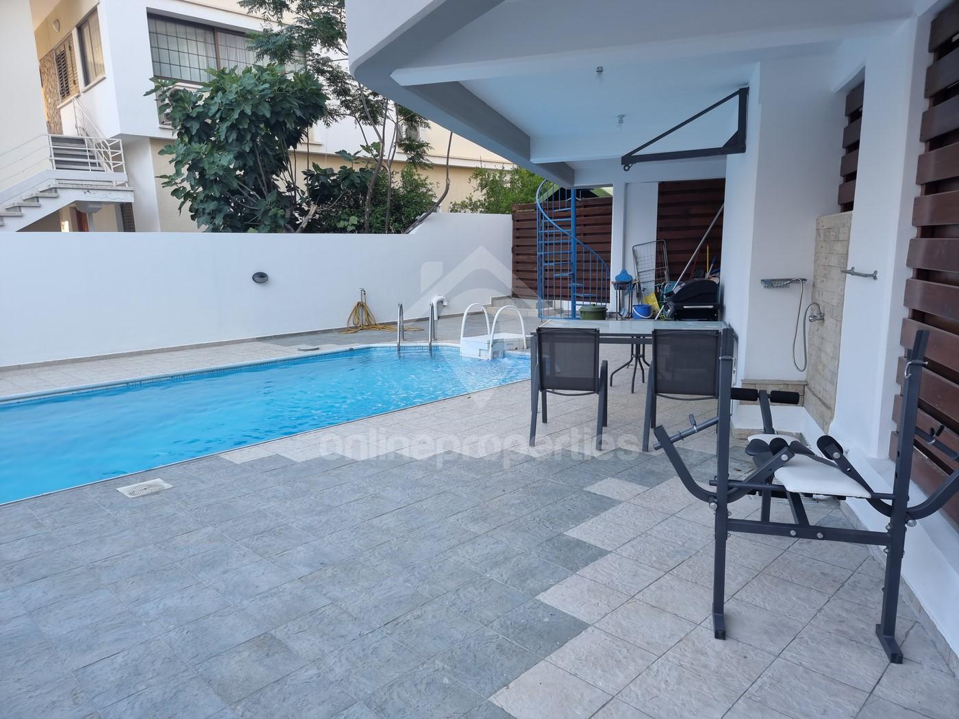 To change image, hover mouse over thumbnails below