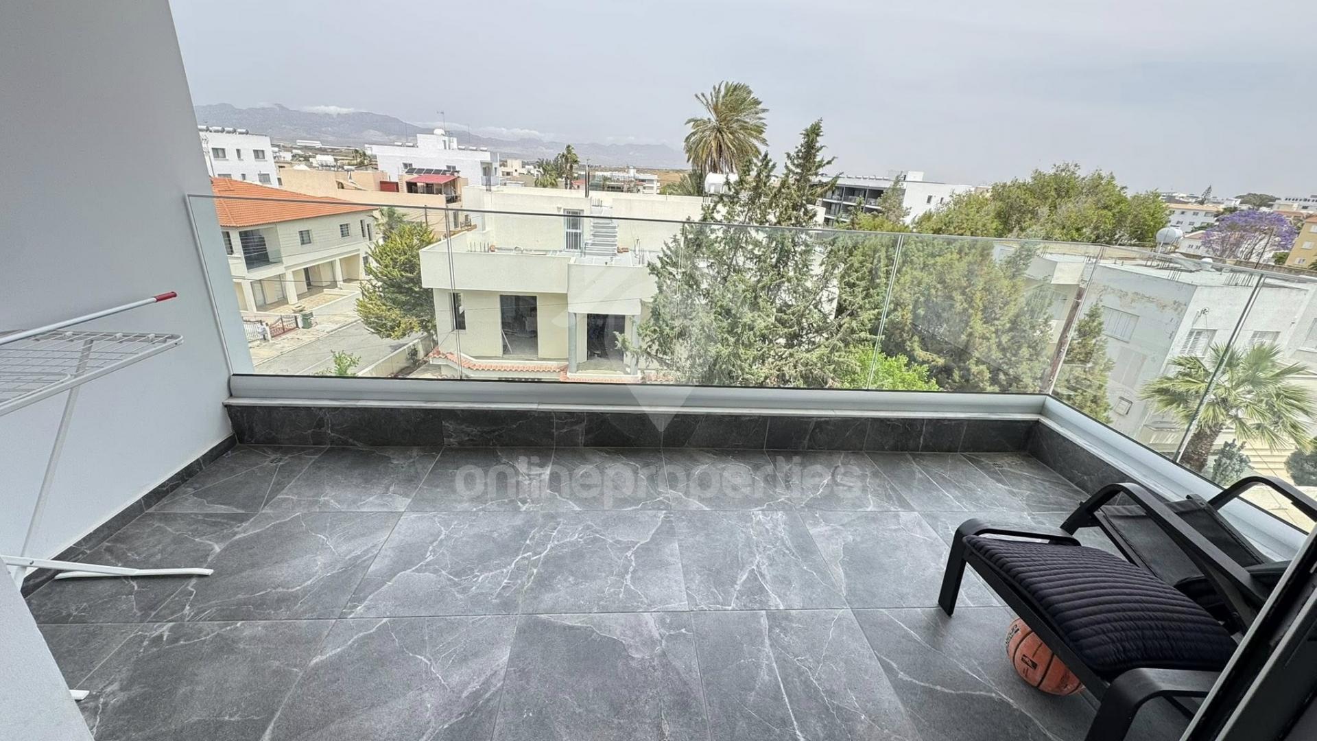 To change image, hover mouse over thumbnails below