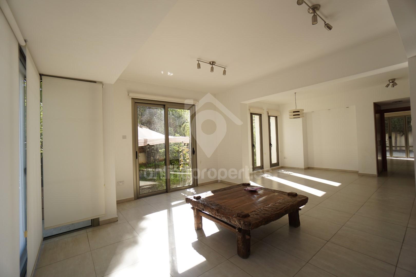 To change image, hover mouse over thumbnails below