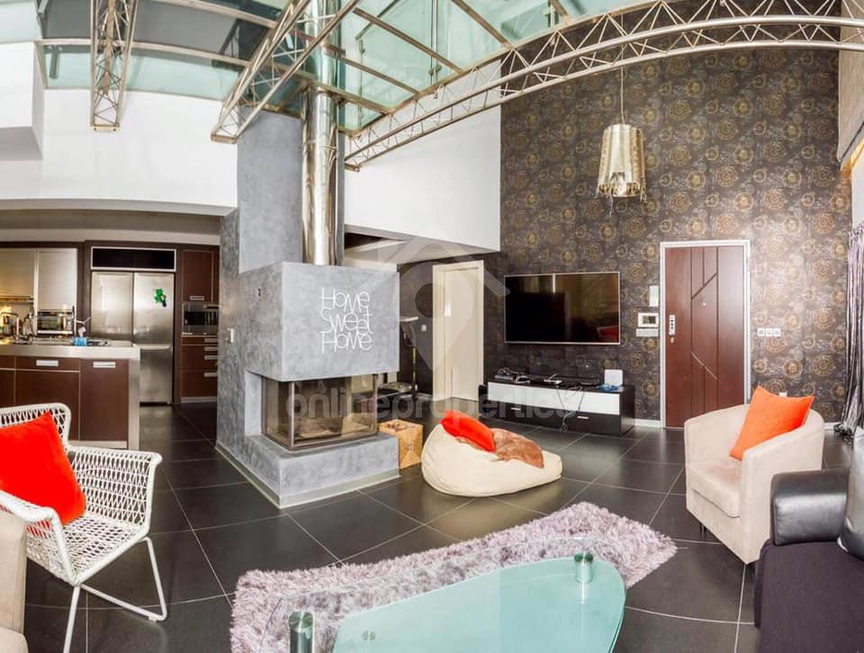 To change image, hover mouse over thumbnails below