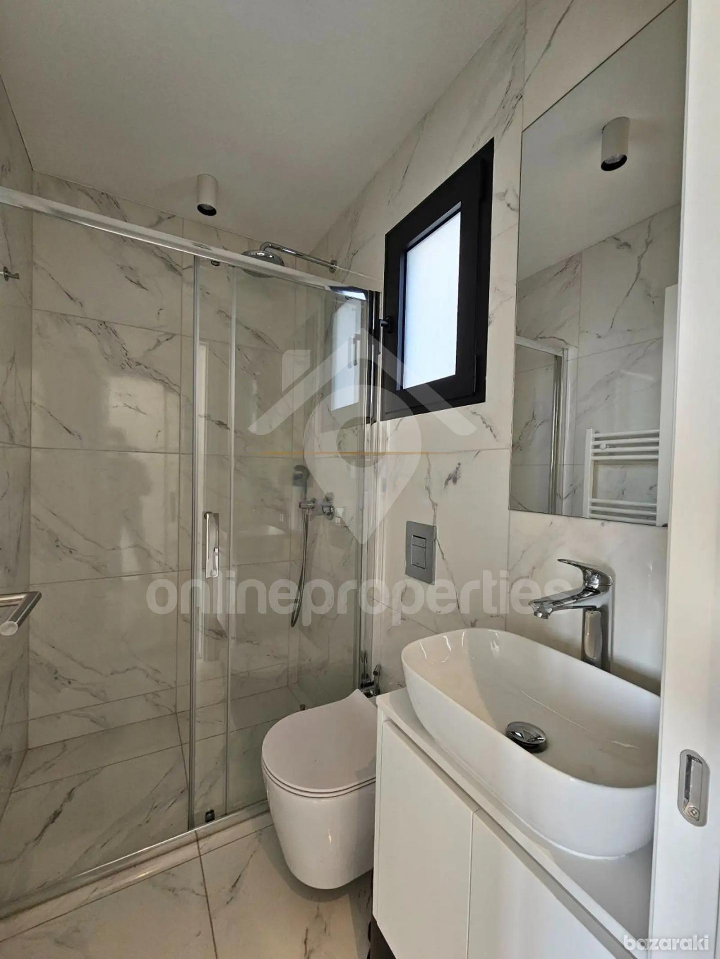 To change image, hover mouse over thumbnails below