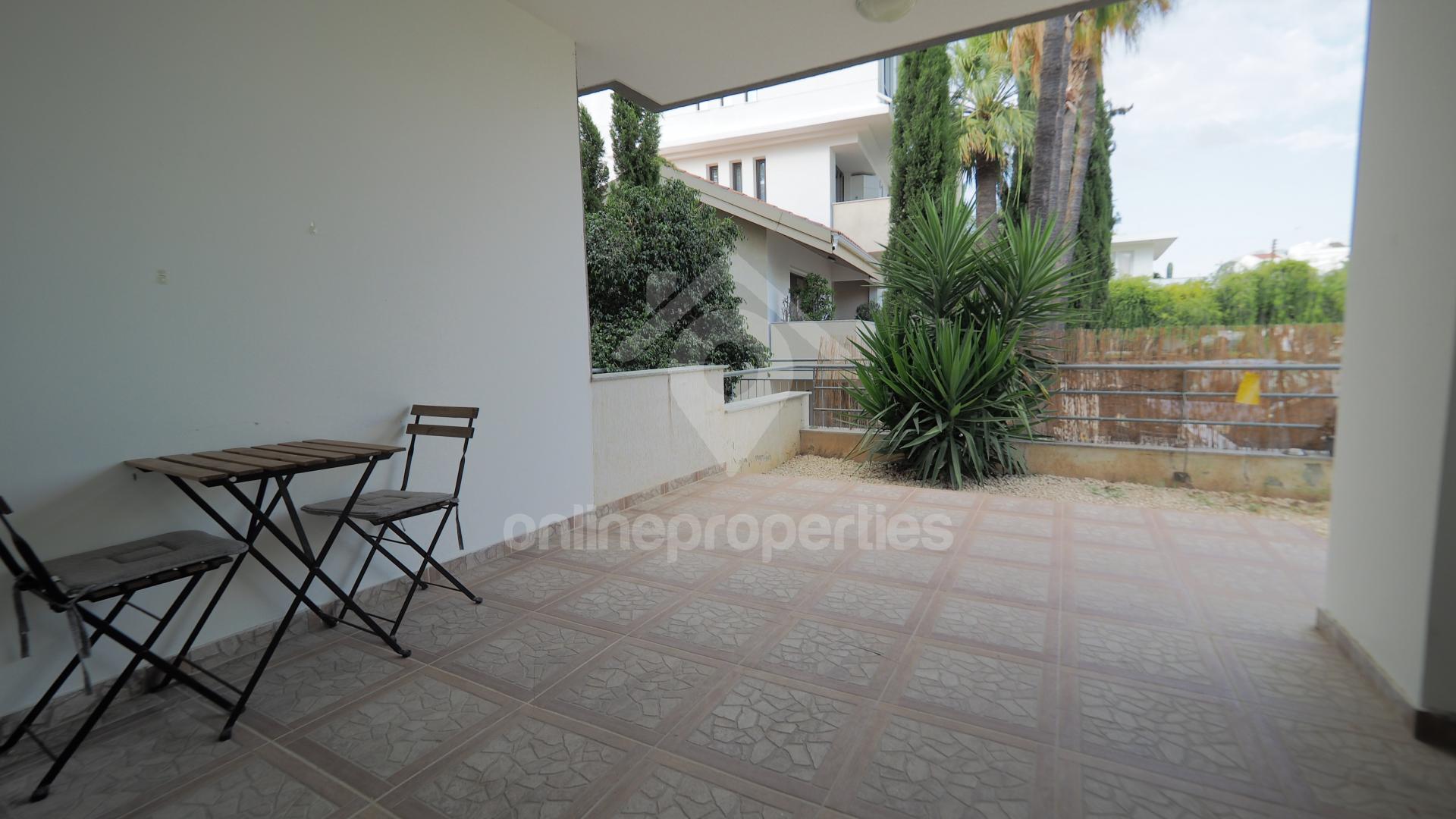 To change image, hover mouse over thumbnails below