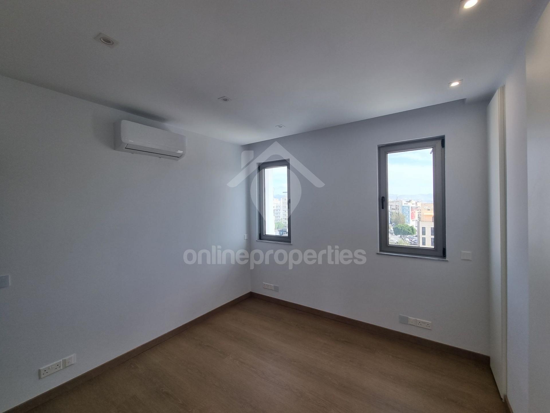 To change image, hover mouse over thumbnails below