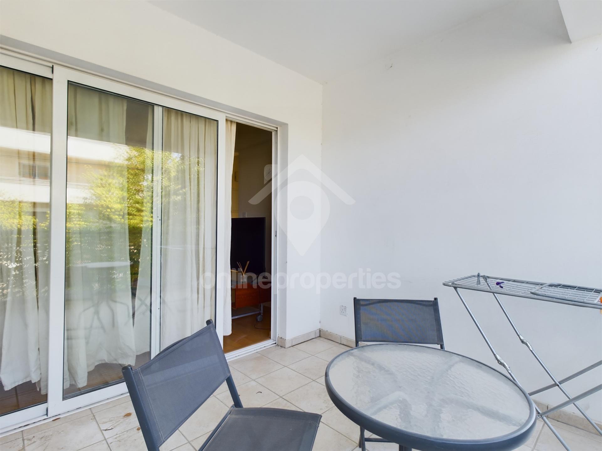 To change image, hover mouse over thumbnails below