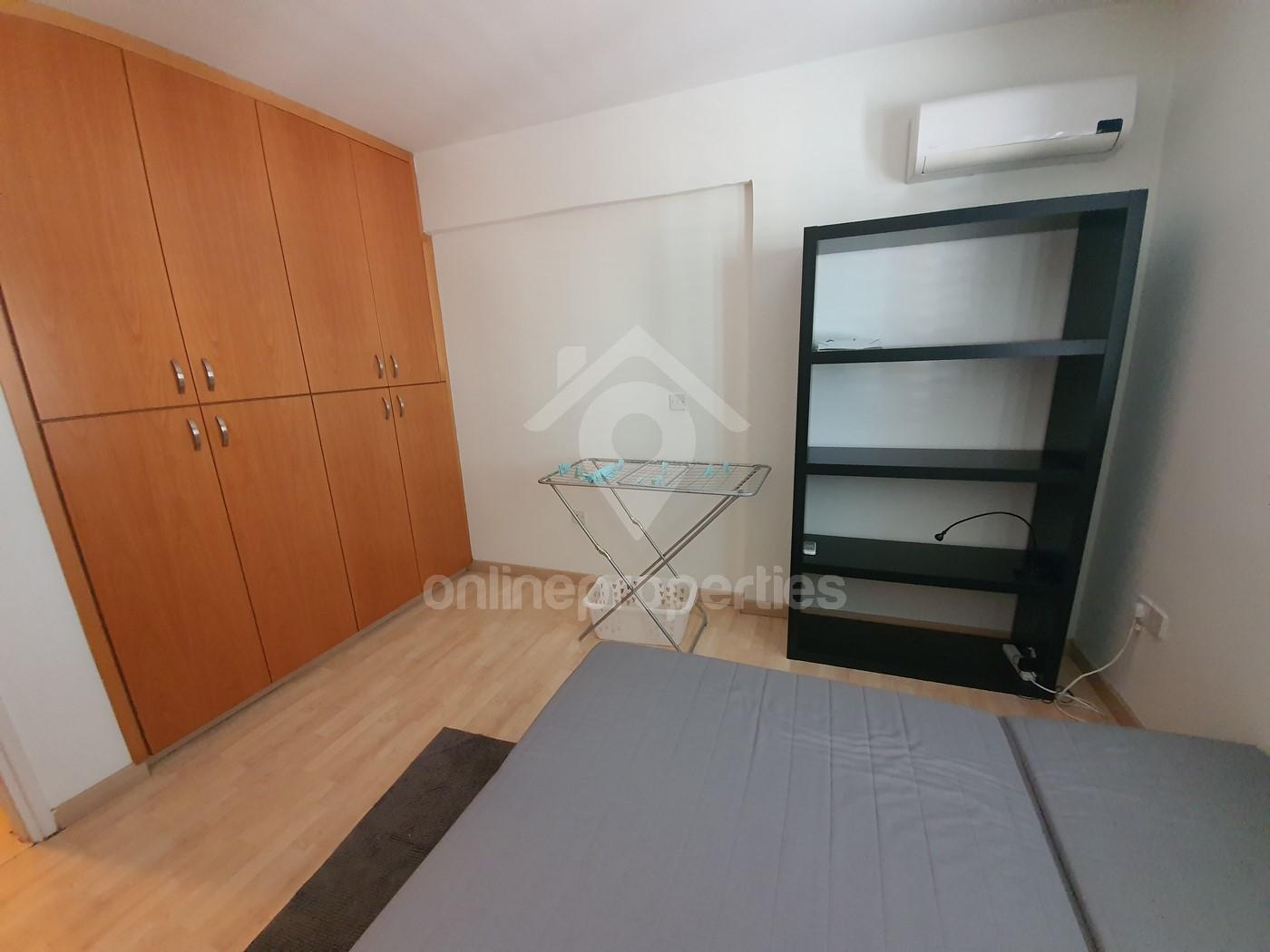 To change image, hover mouse over thumbnails below