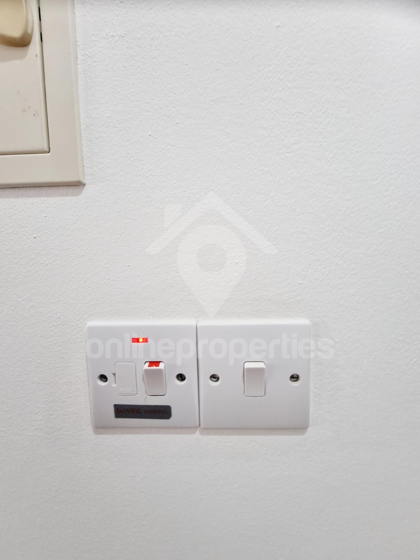 To change image, hover mouse over thumbnails below