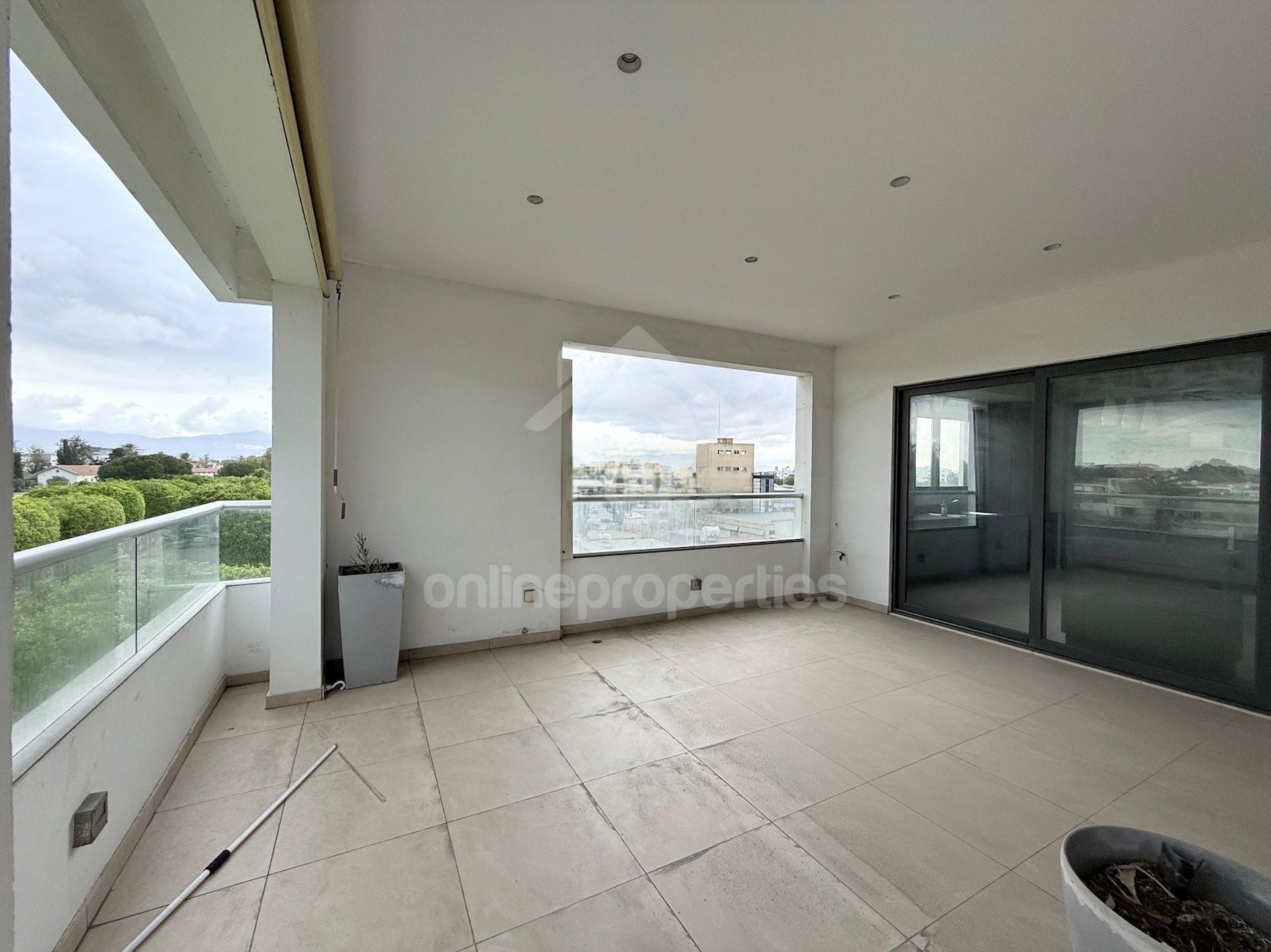 To change image, hover mouse over thumbnails below