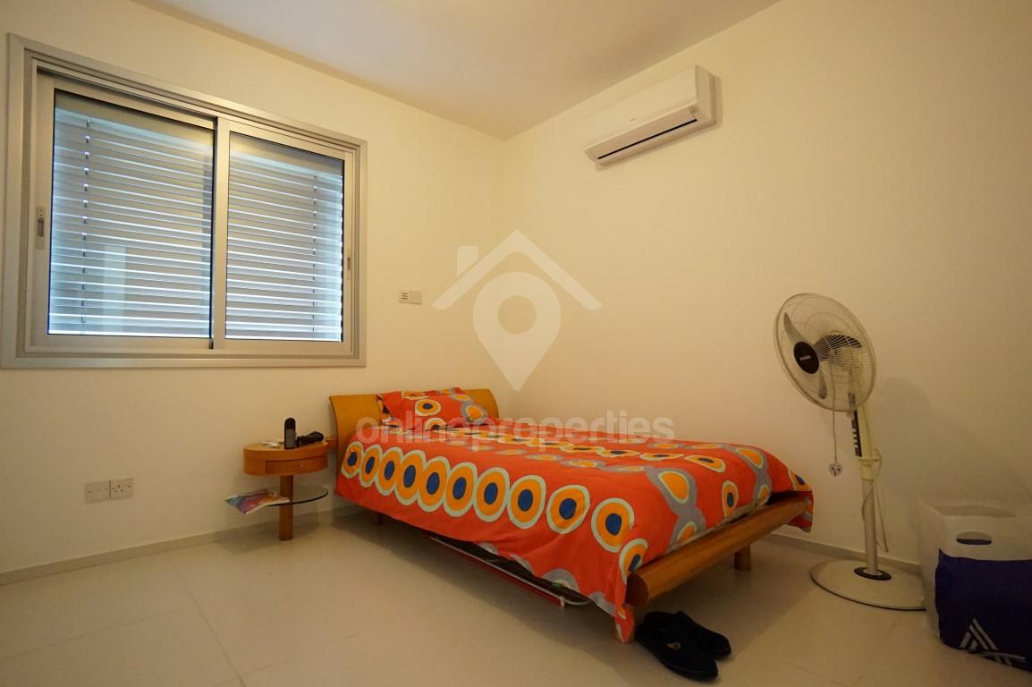 To change image, hover mouse over thumbnails below