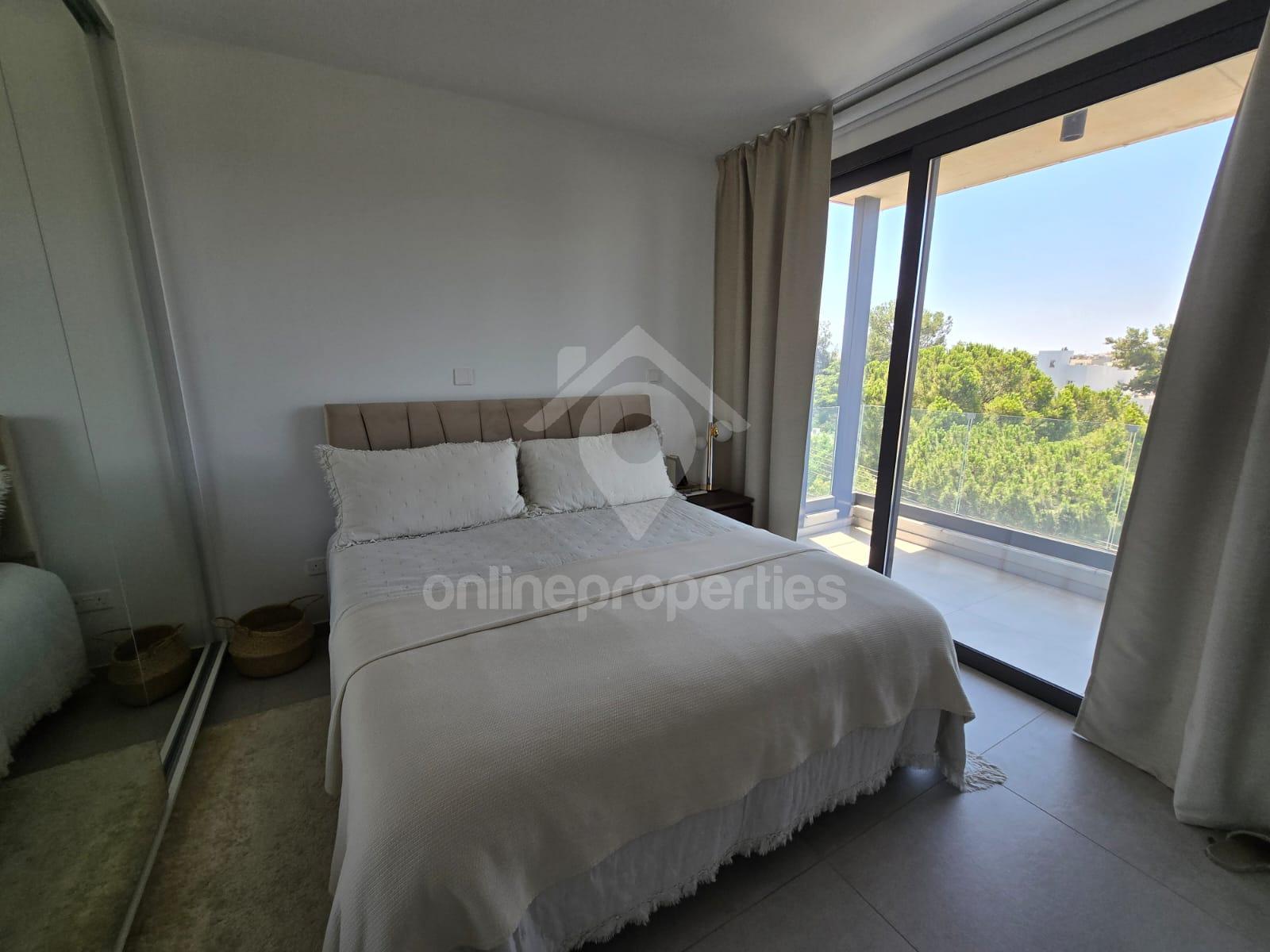 To change image, hover mouse over thumbnails below