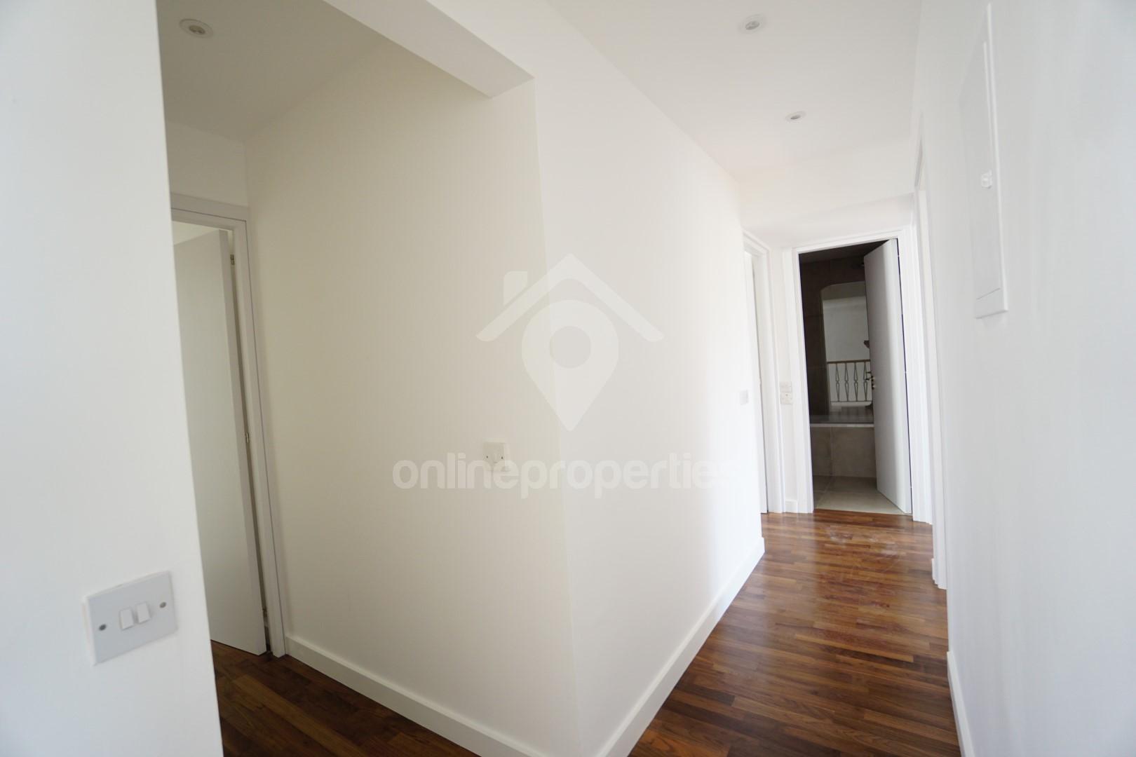 To change image, hover mouse over thumbnails below