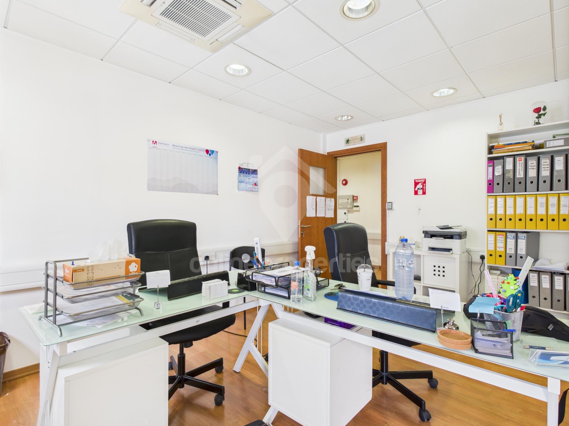 To change image, hover mouse over thumbnails below