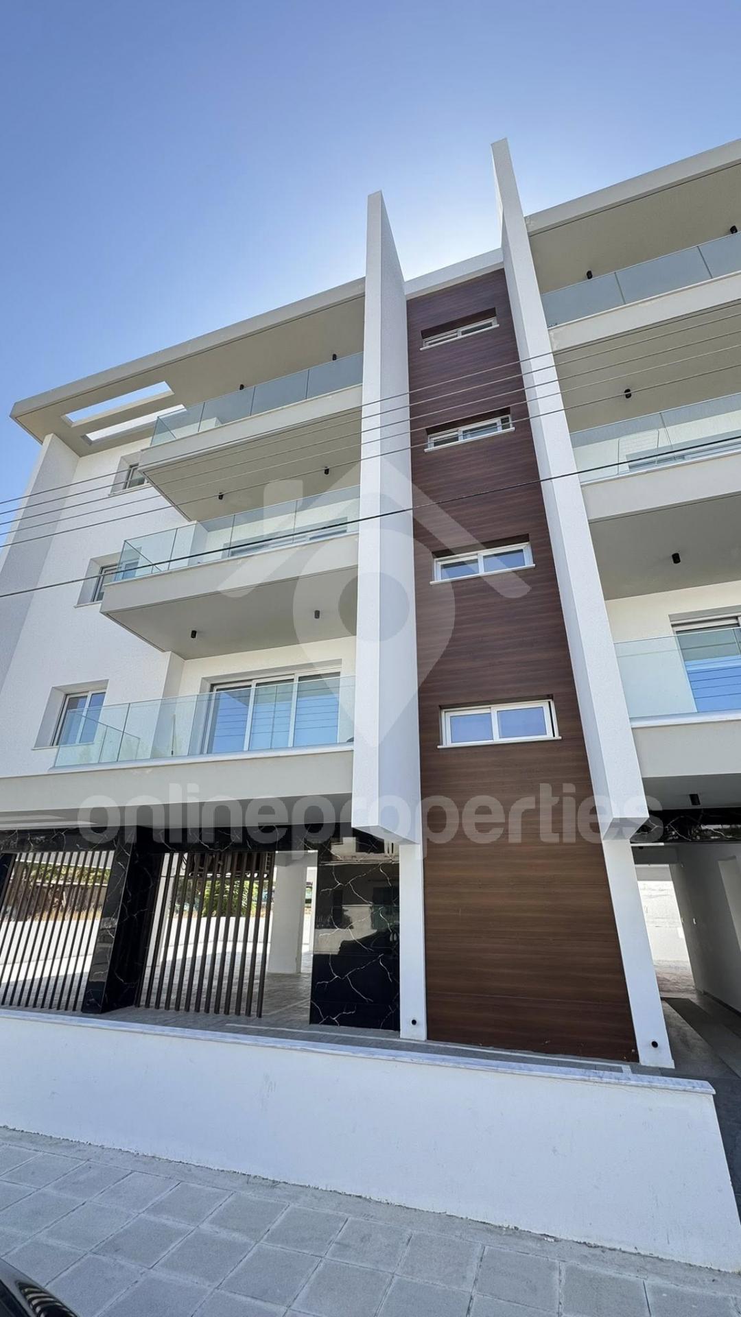 To change image, hover mouse over thumbnails below