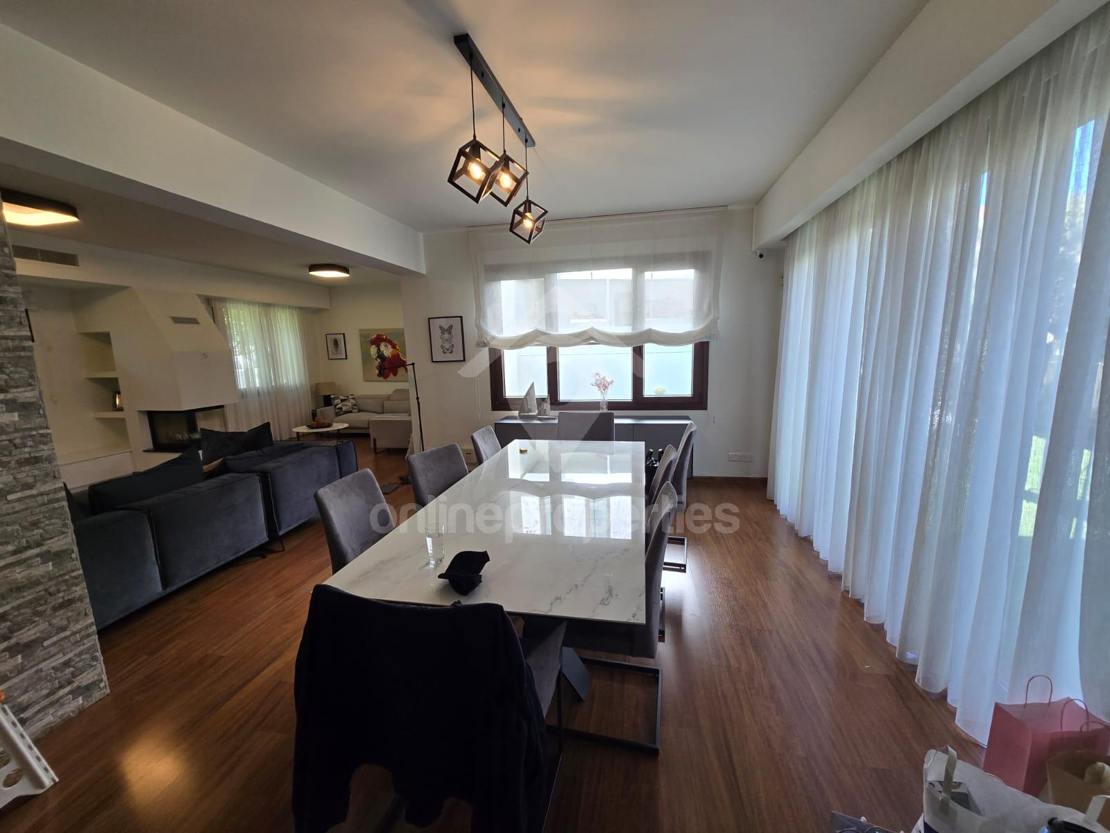 To change image, hover mouse over thumbnails below