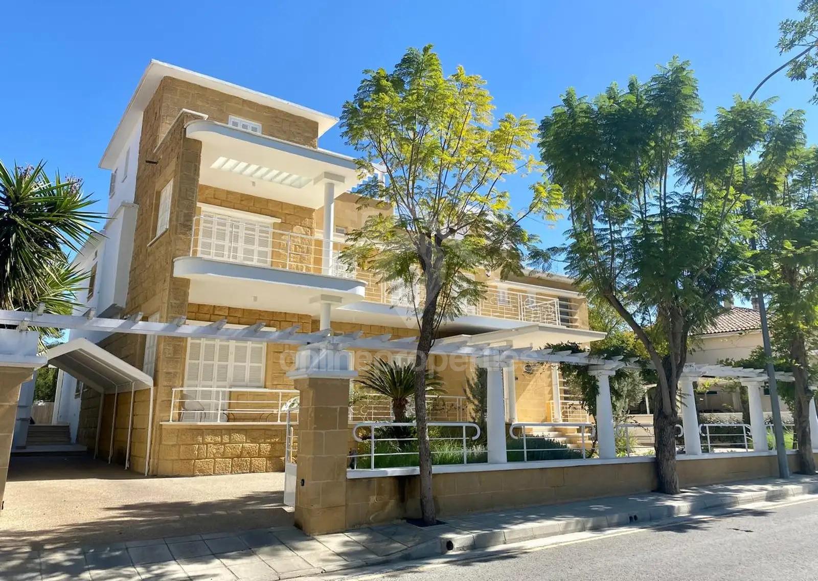 4-bedroom detached house to rent  in a prestigious area