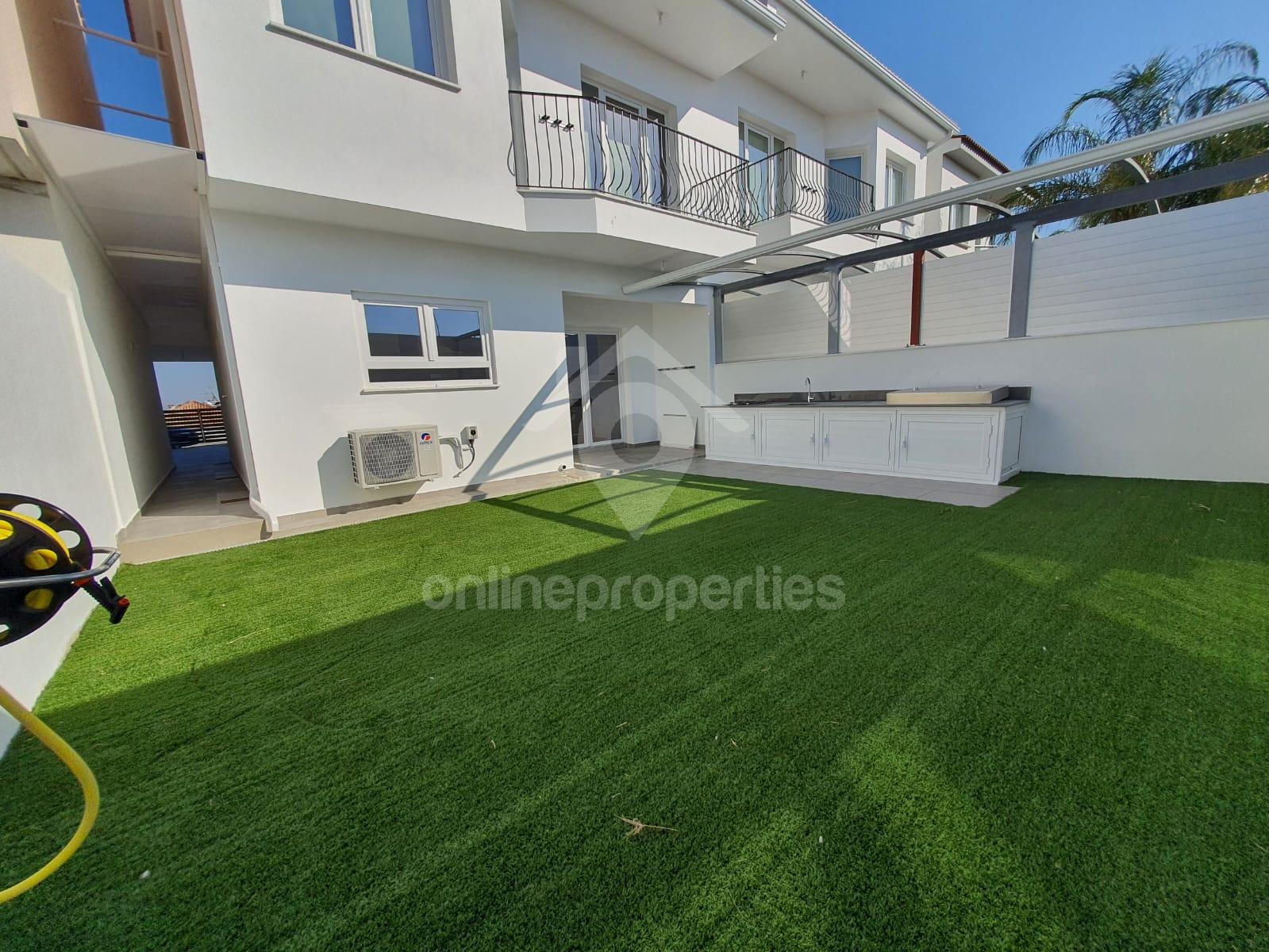 To change image, hover mouse over thumbnails below