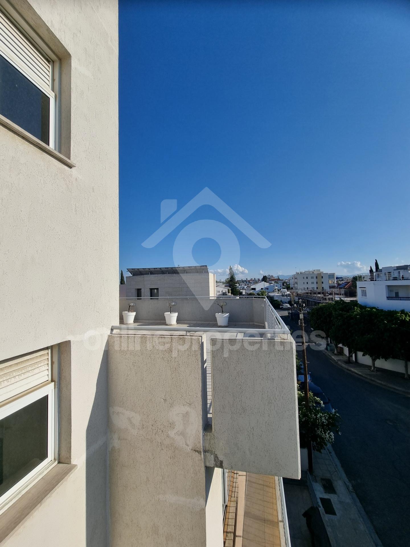 To change image, hover mouse over thumbnails below