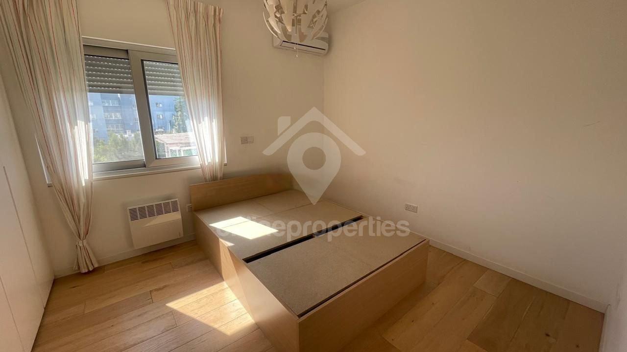 To change image, hover mouse over thumbnails below