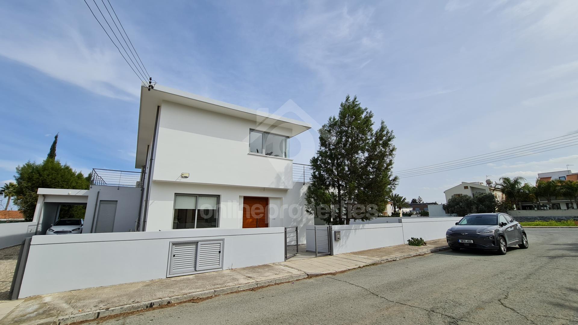 Minimal design house with large out door garden