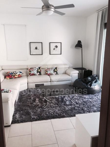 To change image, hover mouse over thumbnails below