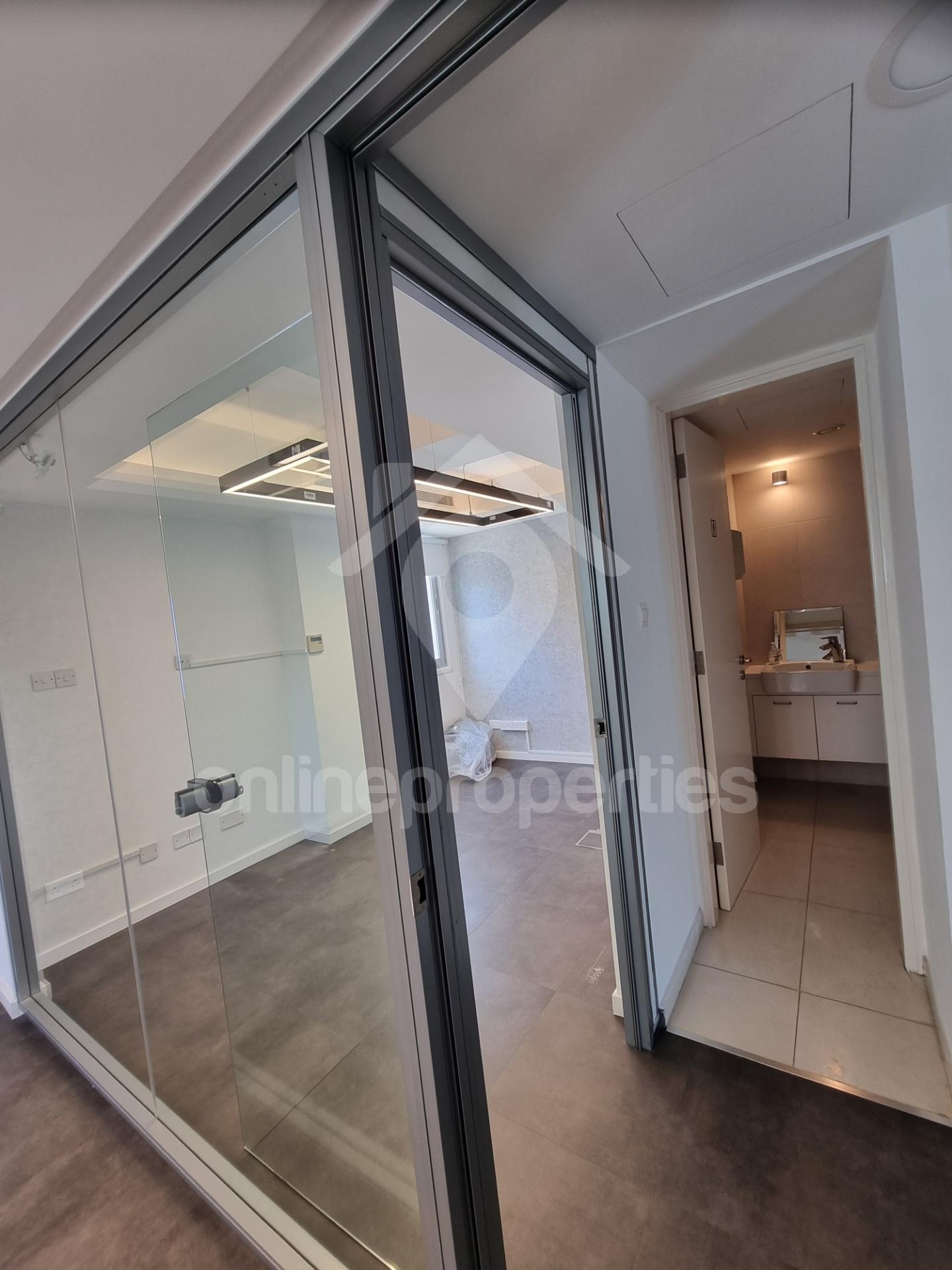 To change image, hover mouse over thumbnails below