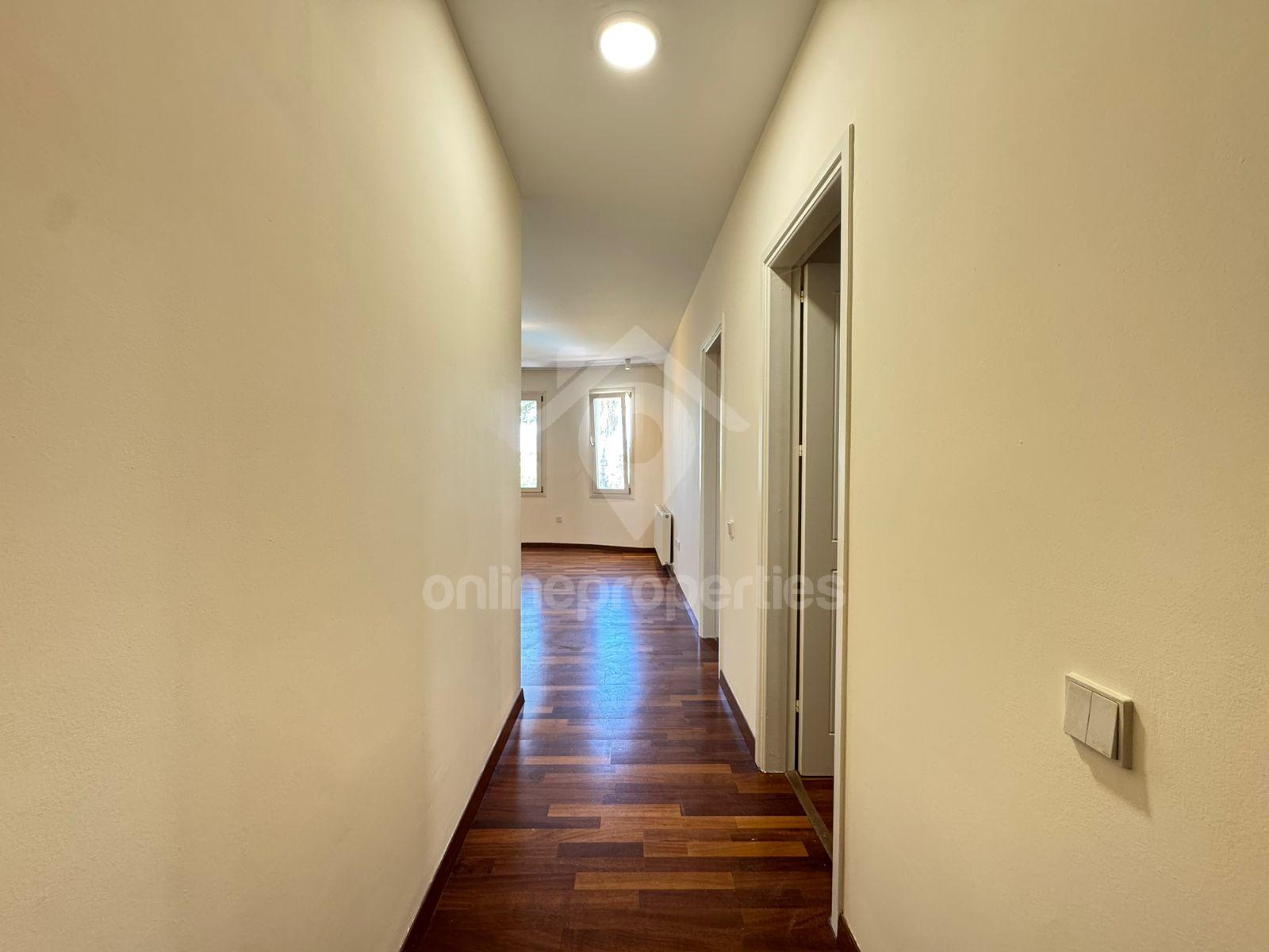 To change image, hover mouse over thumbnails below