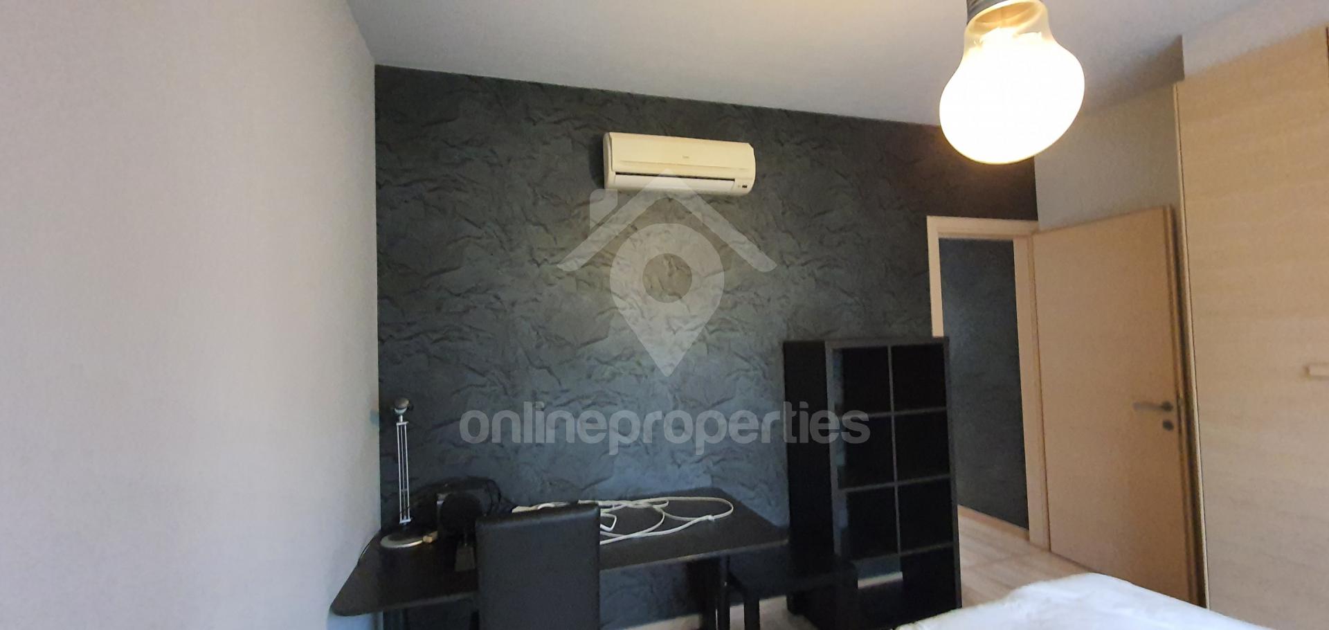 To change image, hover mouse over thumbnails below