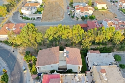 To change image, hover mouse over thumbnails below