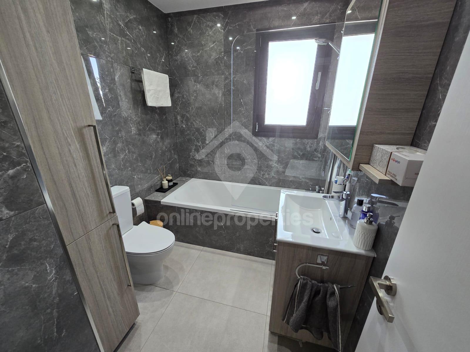 To change image, hover mouse over thumbnails below