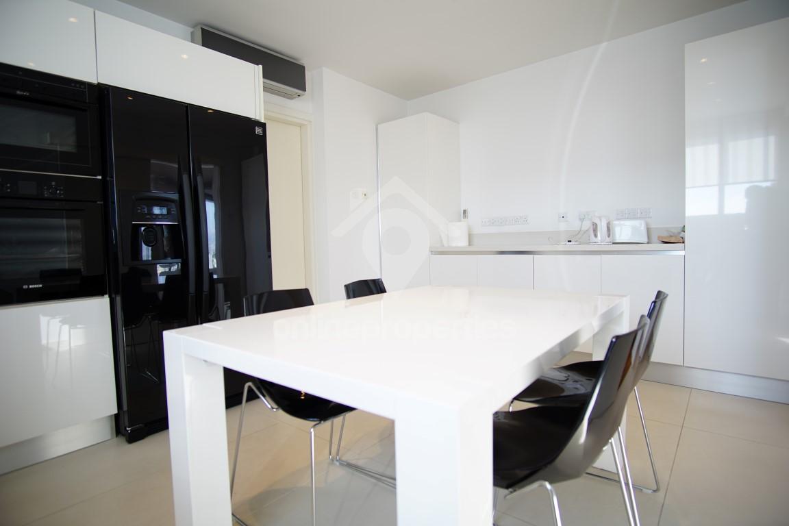 To change image, hover mouse over thumbnails below