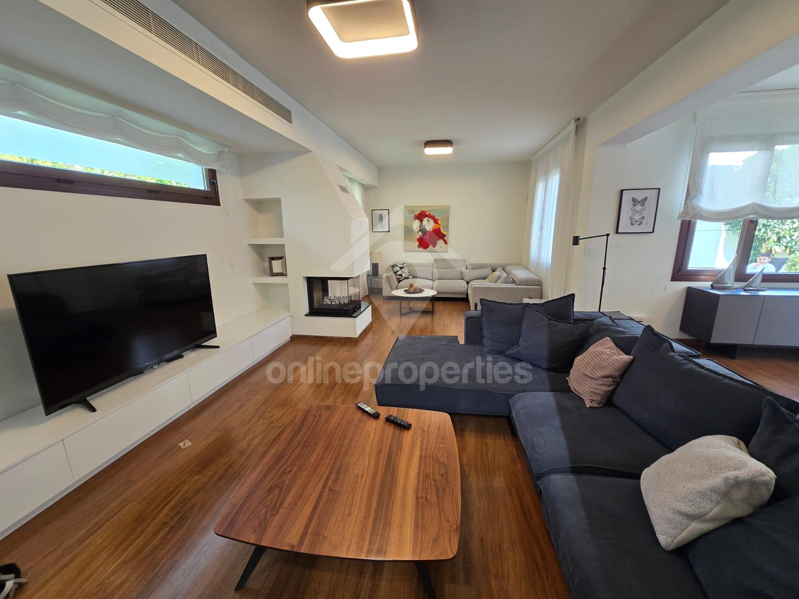 To change image, hover mouse over thumbnails below