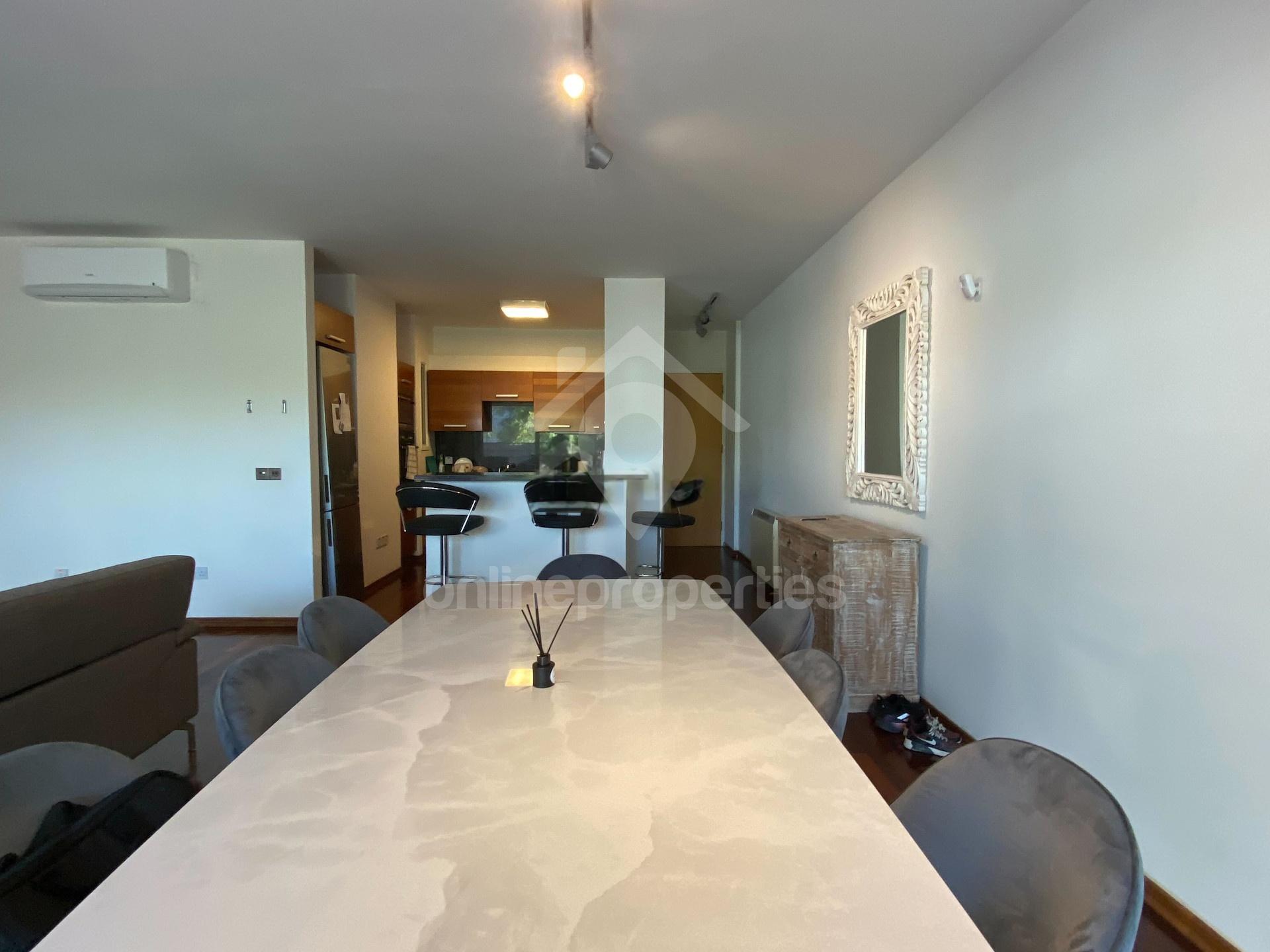 To change image, hover mouse over thumbnails below