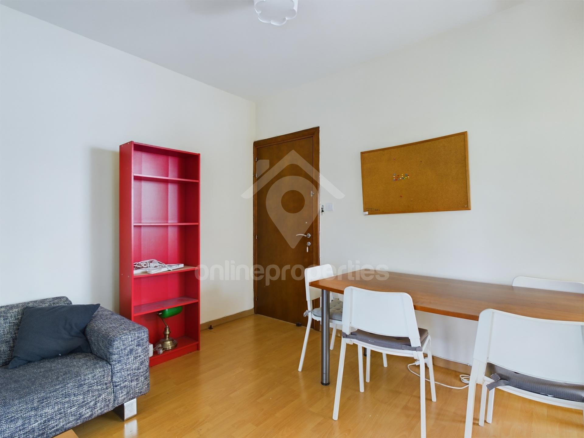 To change image, hover mouse over thumbnails below