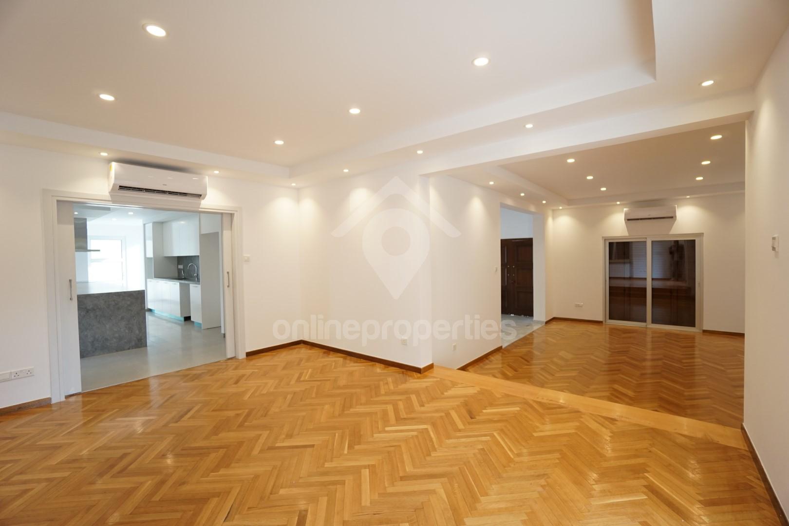 To change image, hover mouse over thumbnails below