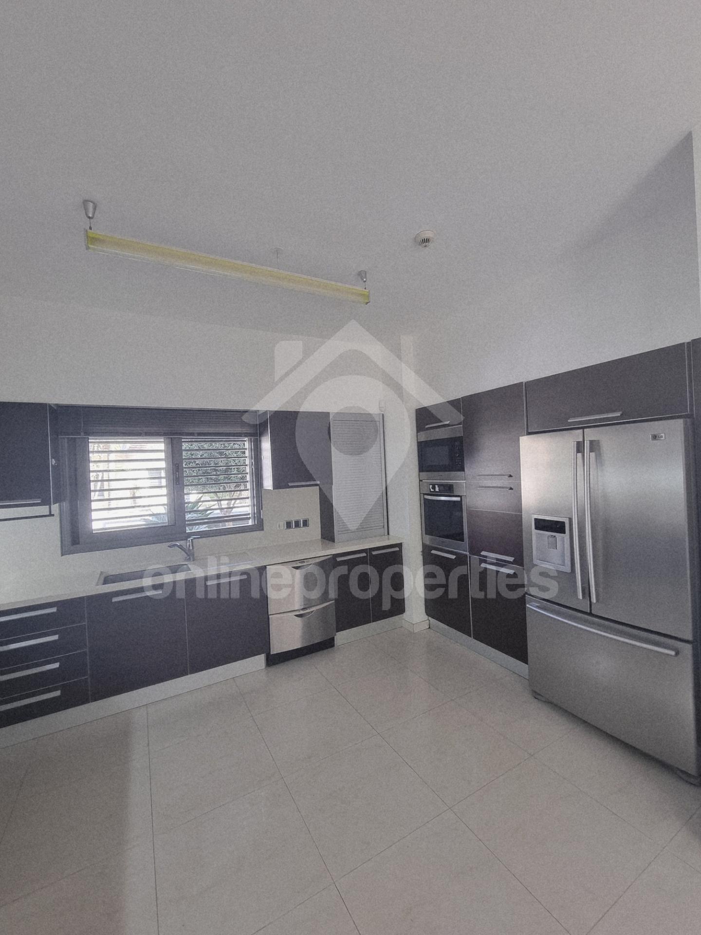 To change image, hover mouse over thumbnails below