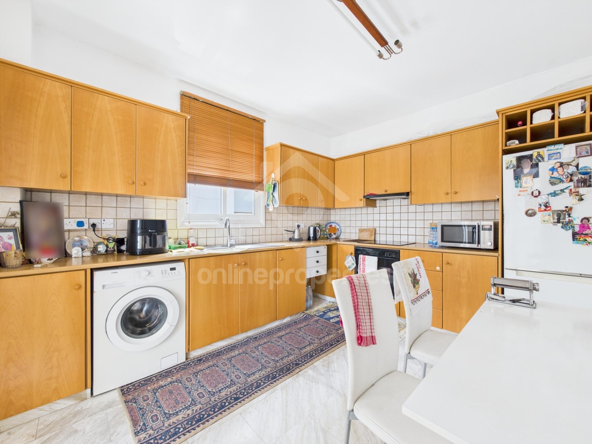 To change image, hover mouse over thumbnails below