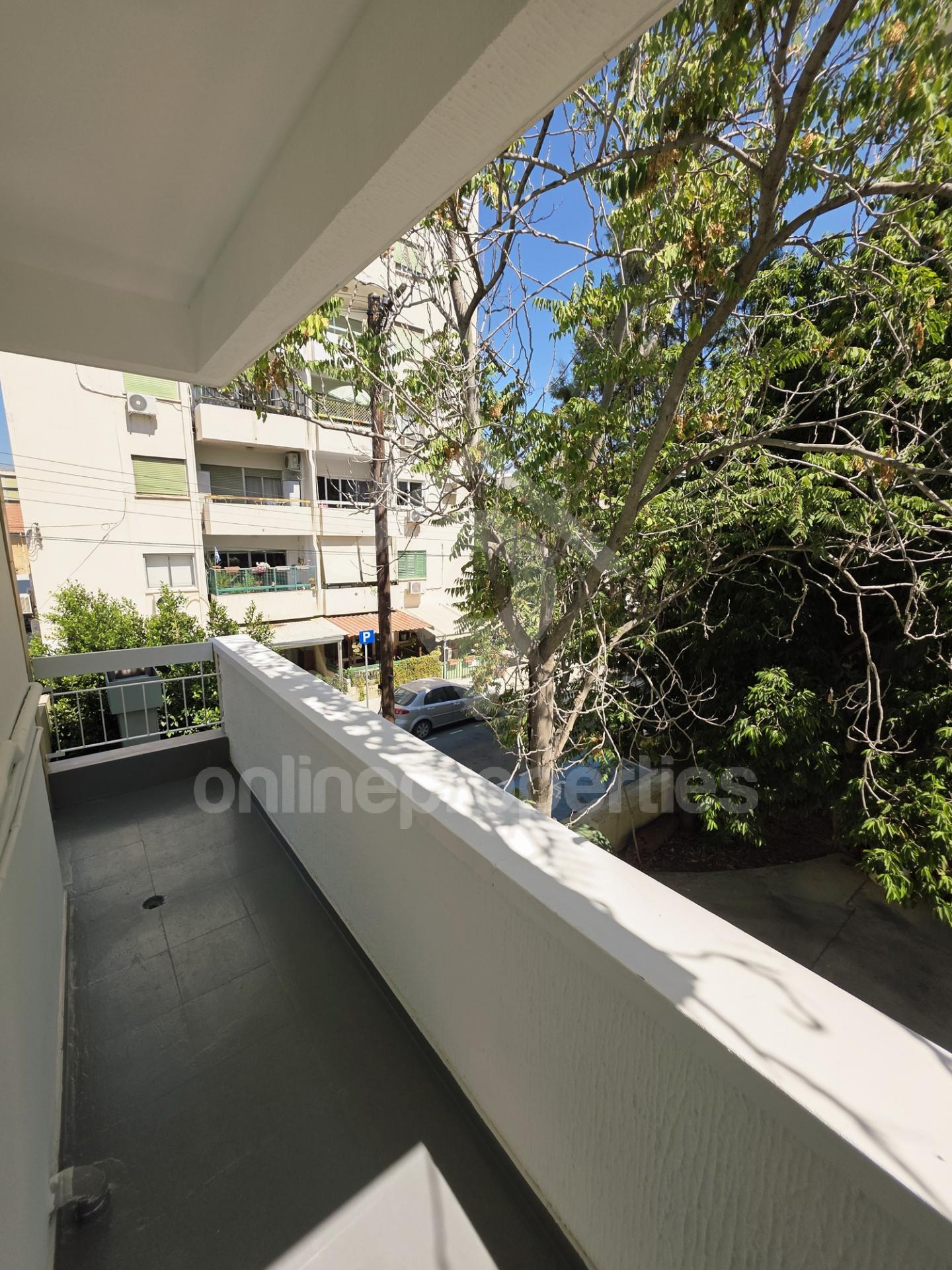 To change image, hover mouse over thumbnails below