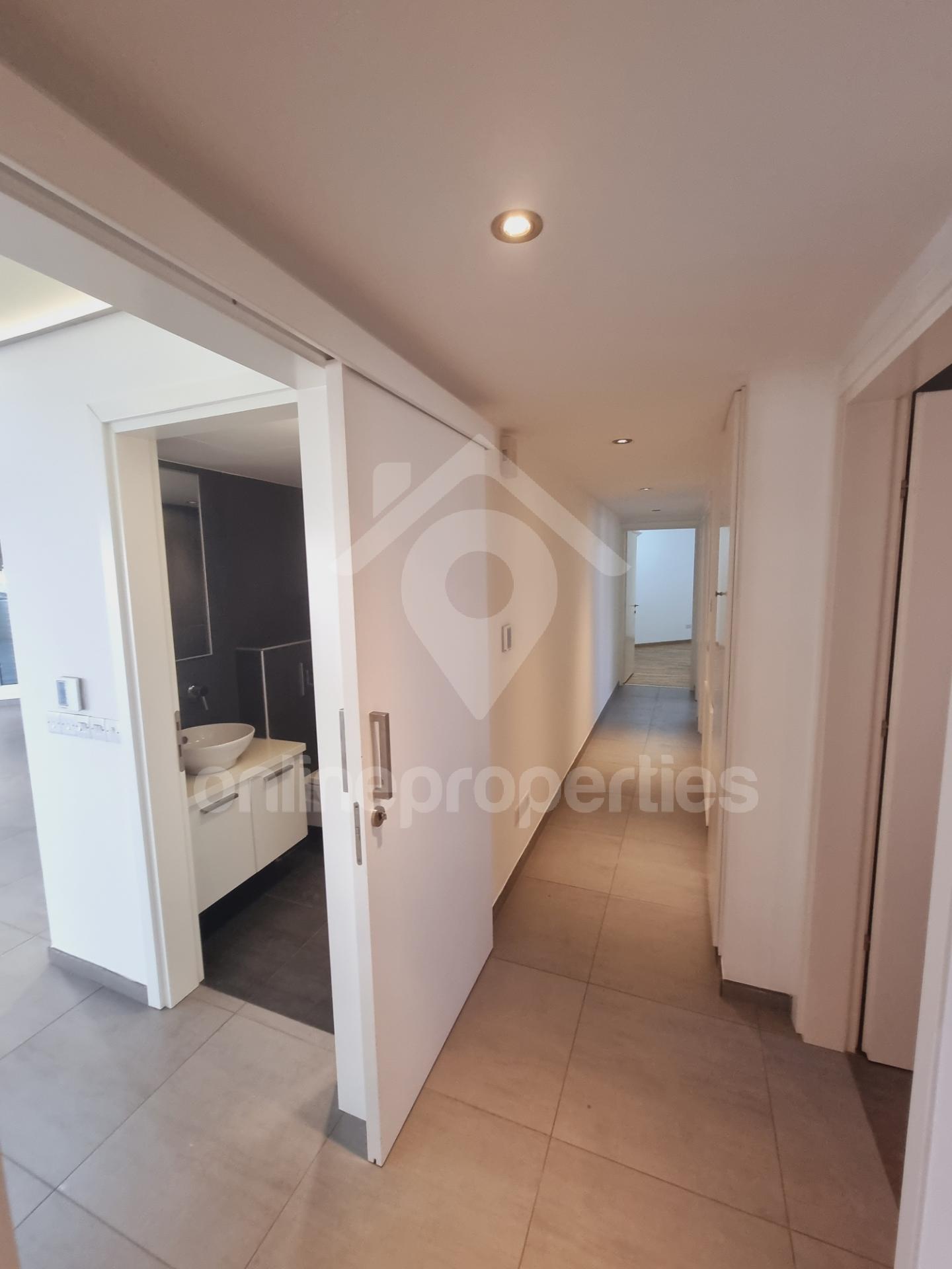 To change image, hover mouse over thumbnails below