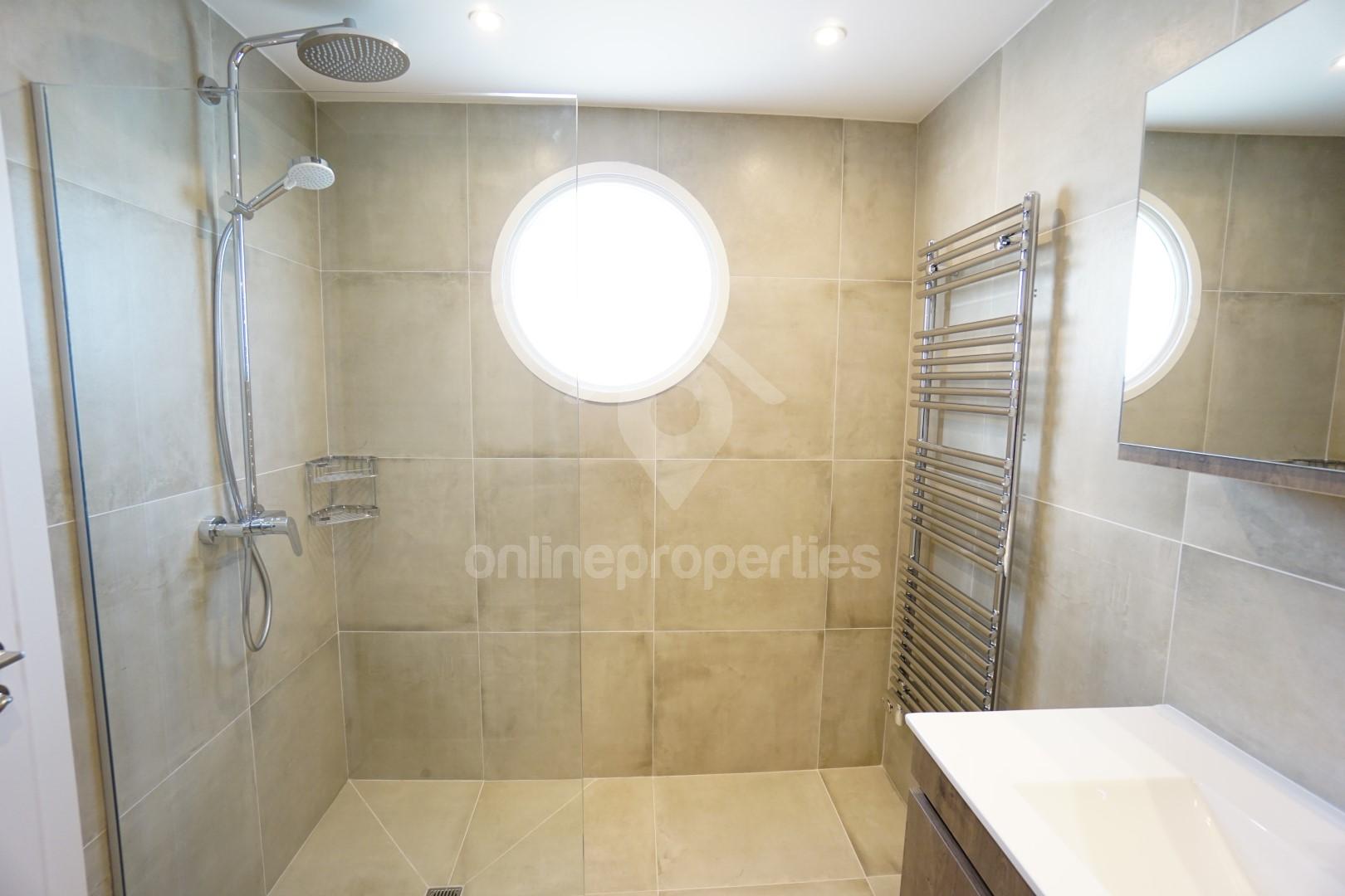 To change image, hover mouse over thumbnails below