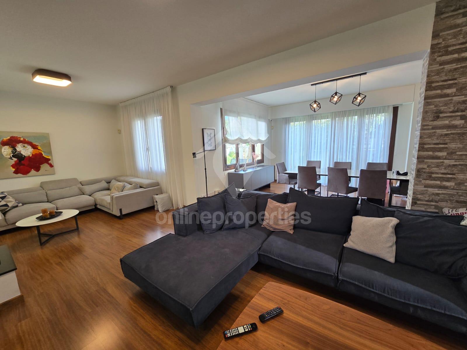 To change image, hover mouse over thumbnails below