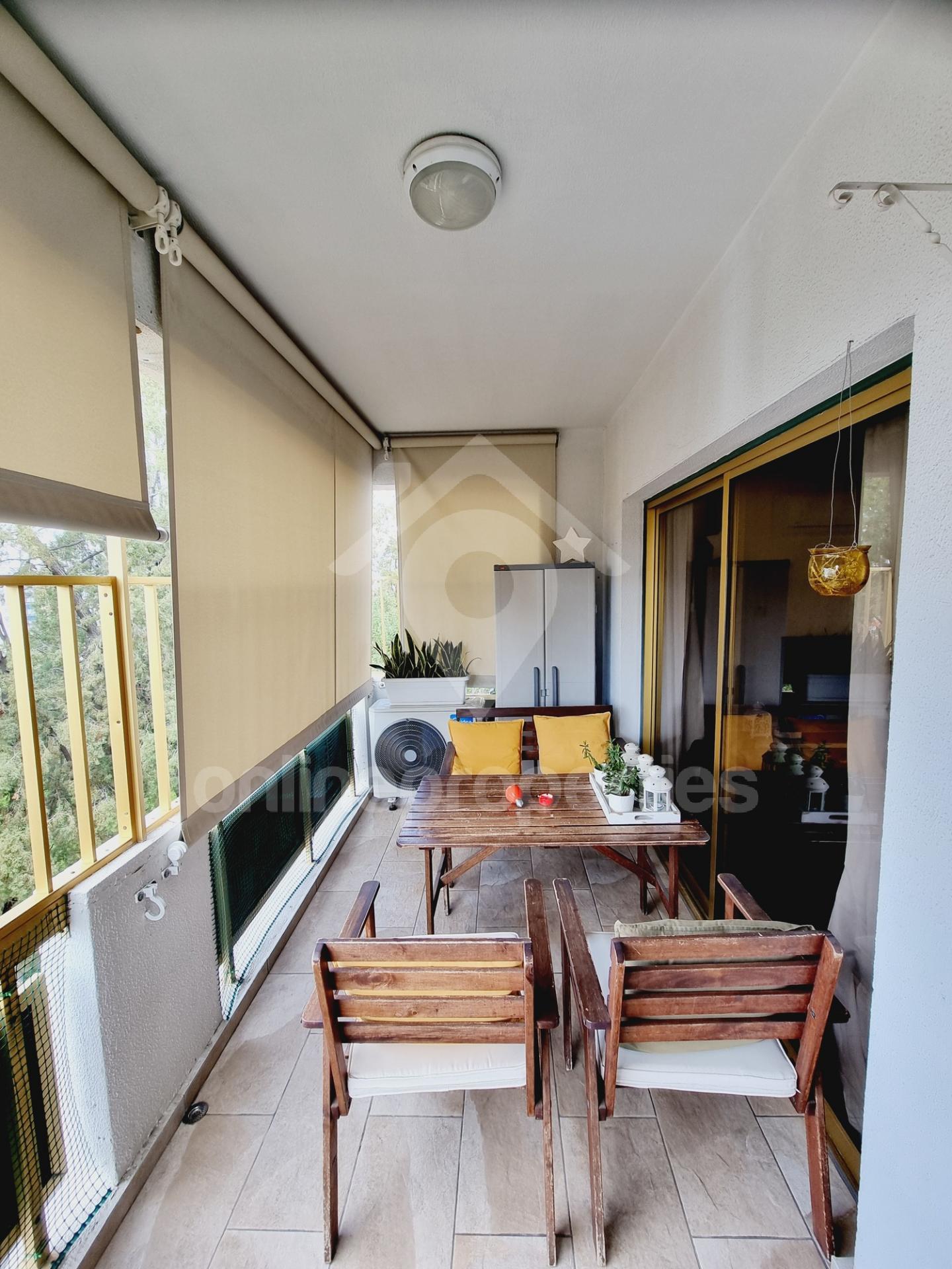 To change image, hover mouse over thumbnails below