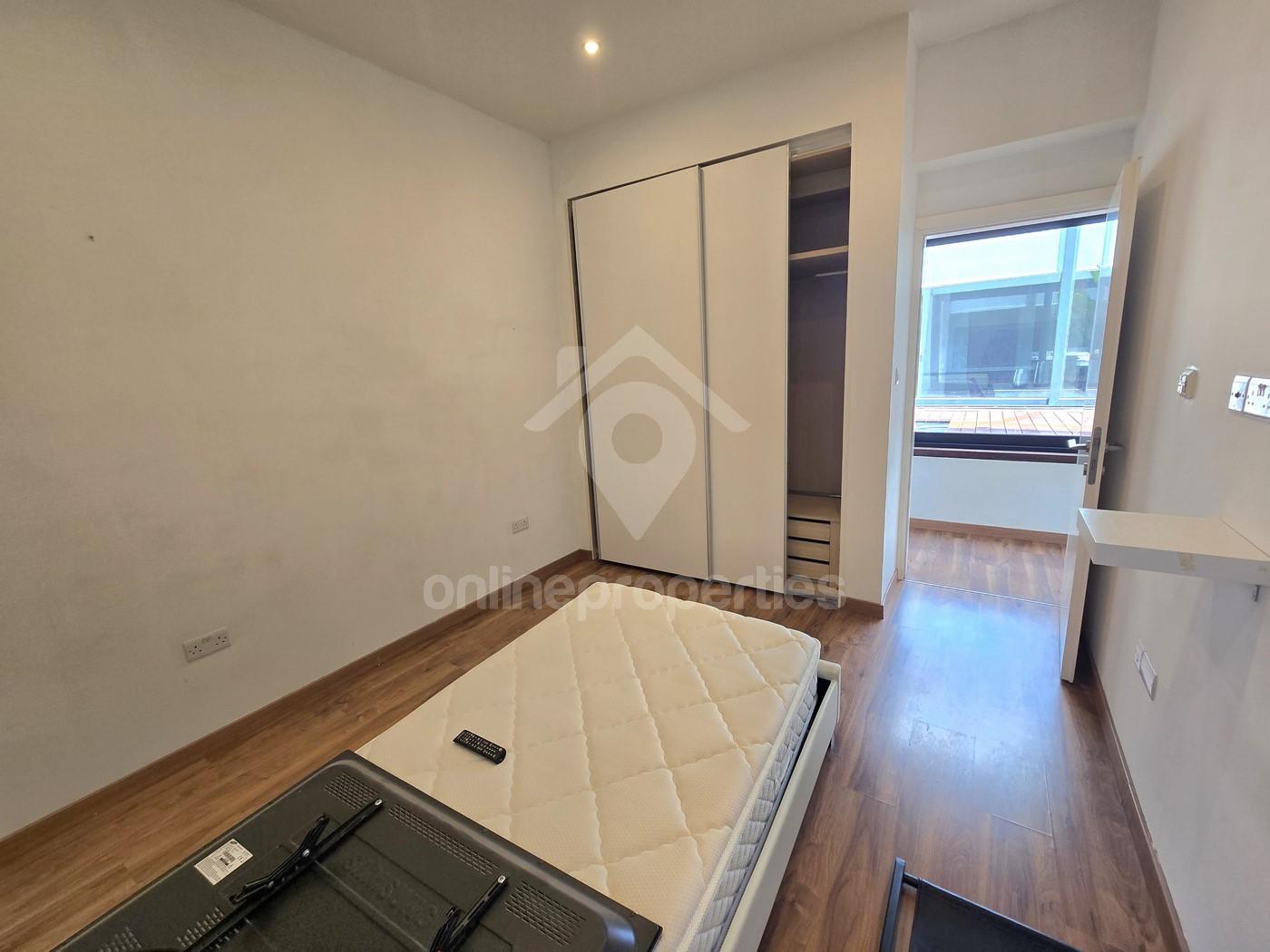 To change image, hover mouse over thumbnails below