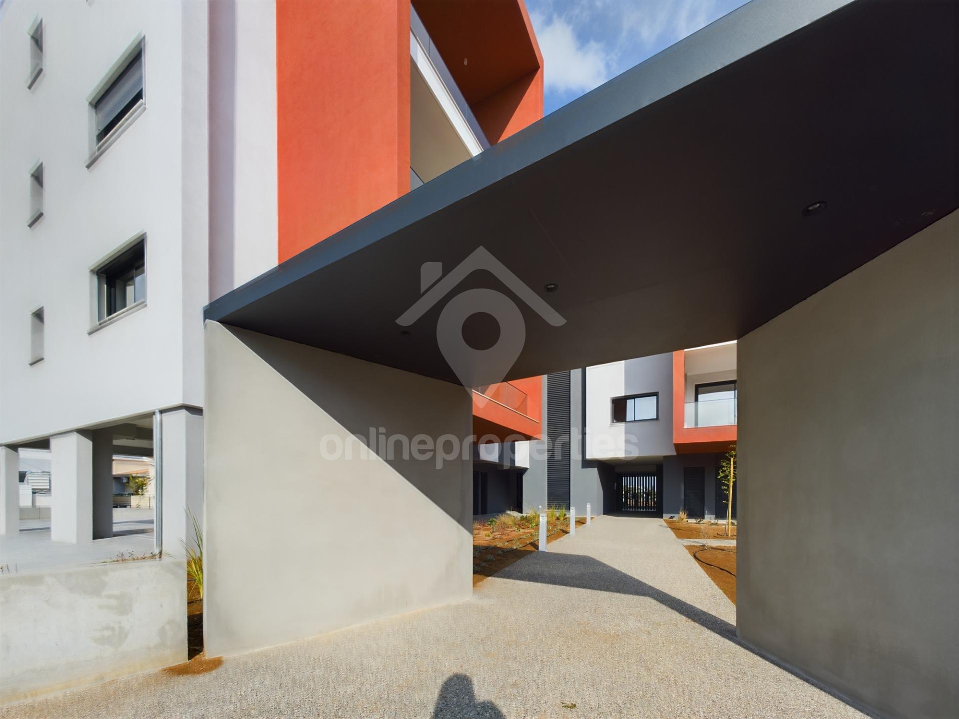 To change image, hover mouse over thumbnails below