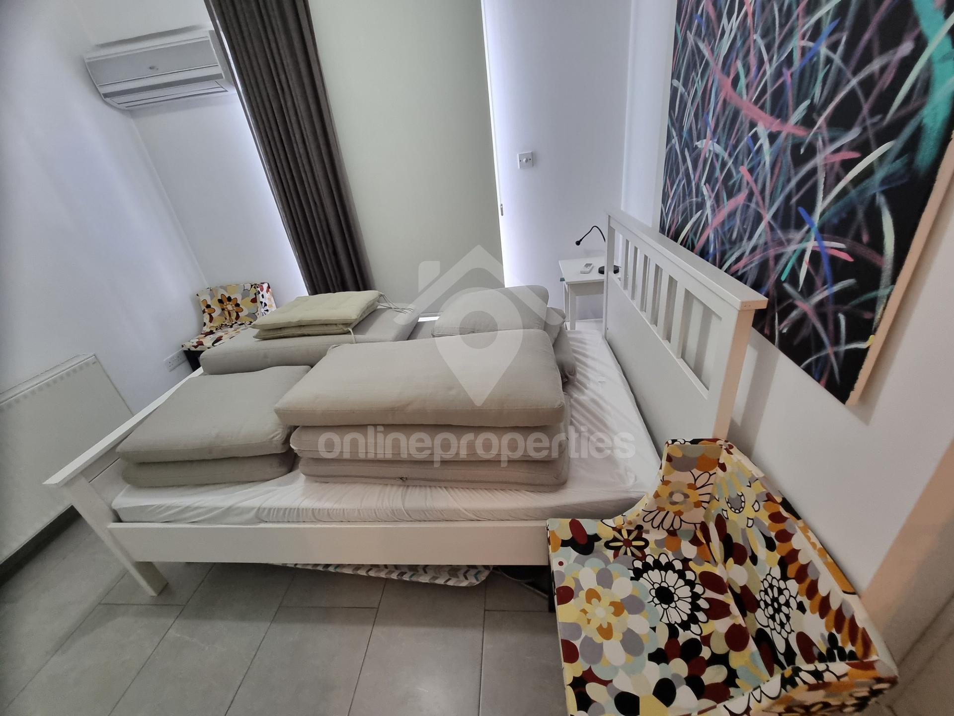 To change image, hover mouse over thumbnails below