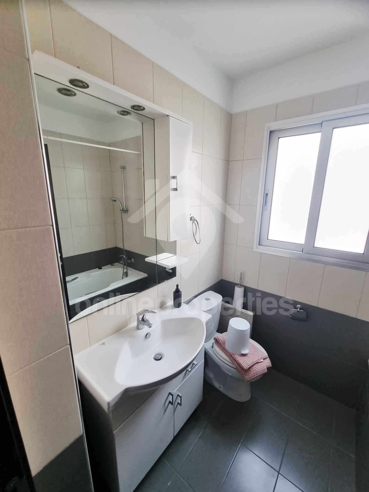 To change image, hover mouse over thumbnails below