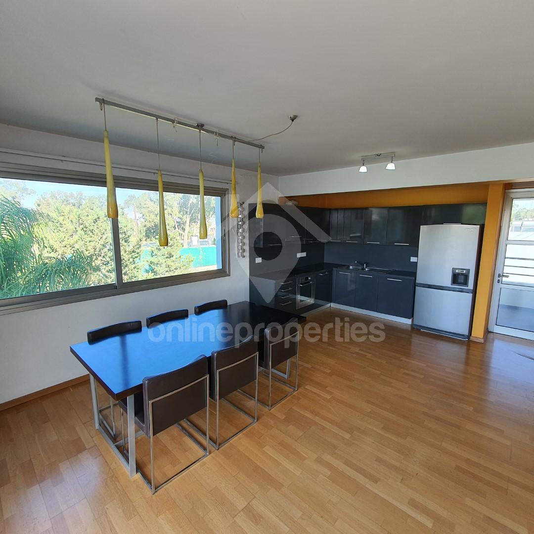 To change image, hover mouse over thumbnails below